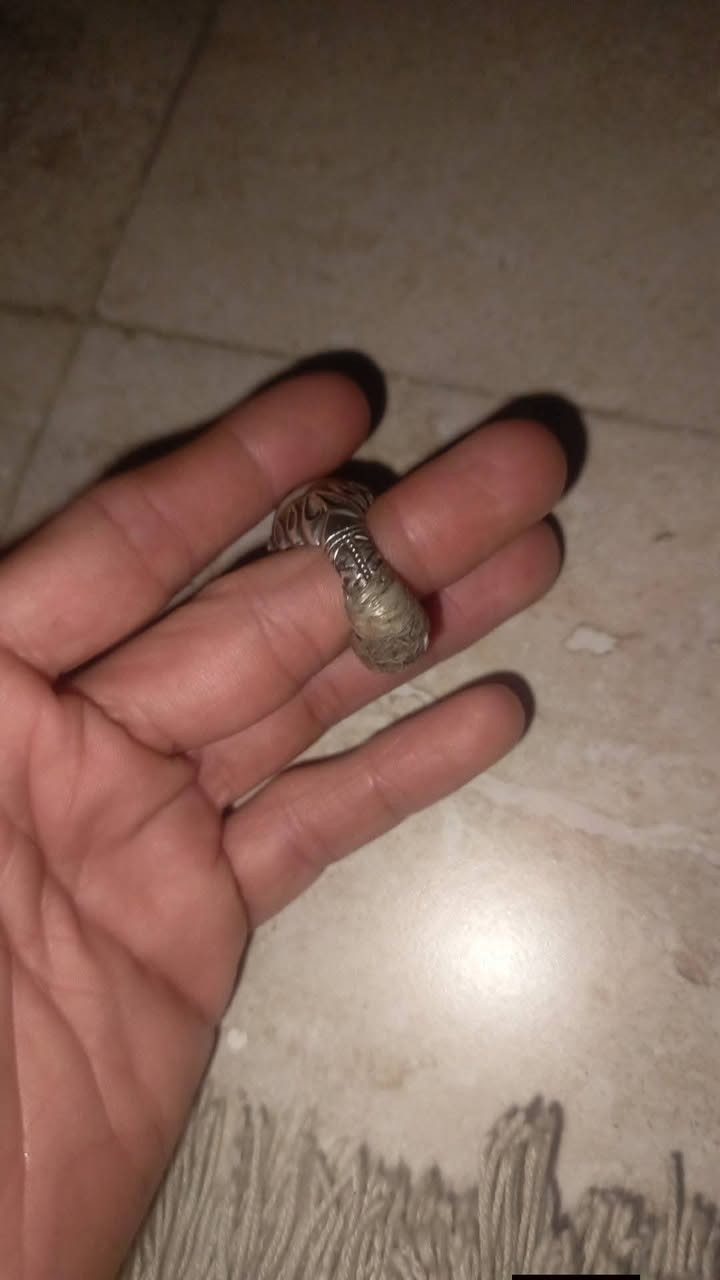 السلام عليكم محبس جزعه بقريه مشمشيه نظيفه فضه 925 اريد ابيعها ابيحه مستعجل 35 وبيها مجال ***********
مكان بغداد الغزاليه
