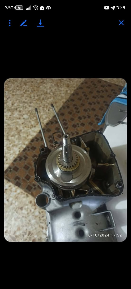 السلام عليكم اشتغل هيج شغل هاي المكينة صارلها سنتين خير من الله شرط النعومة و الشغل تجفيت و تبديل رولة اللي يريد هذا رقمي ***********
