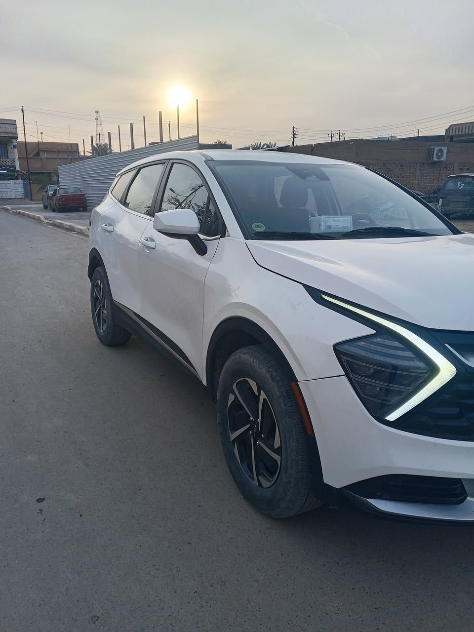 السلام عليكم 👋🏻 كيا سبورتج 🚗 هايبرد موديل ٢٠٢٣ وارد امريكي اللون ابيض حادثها بنيد وجاملغ ايمن مبدلات بالبلادي بدون صبغ وتصليح باللغد بسيط ومصبوغ الباب الصدر الايمن وبيها بارد خفيف على سياره مبين بالصور بدون صبغ وبيها سونار السياره ليبل واحد ماعدا الجاملغ وبنيد ومابيها أي ايرباك طاك كلها سستم كامل محرك وكير كله جديد مالت شركه ماشيه 13000 الف قابل للزياده  بعدها زيرو مواصفات نص فول LX رقمها بغداد انكليزي بأسمي هزه جديده سنويه ل ٣٠ تحويل مباشر   السياره للبيع ✅ بسعر  169  وبيها مجال بسيط حك الجيه ✅ رجاءا الي يريد يستفسر أكثر يتصل وان شاء الله خير مكاني بغداد - الهاتف / ***********    *********** ابو حسام
‏
‏
