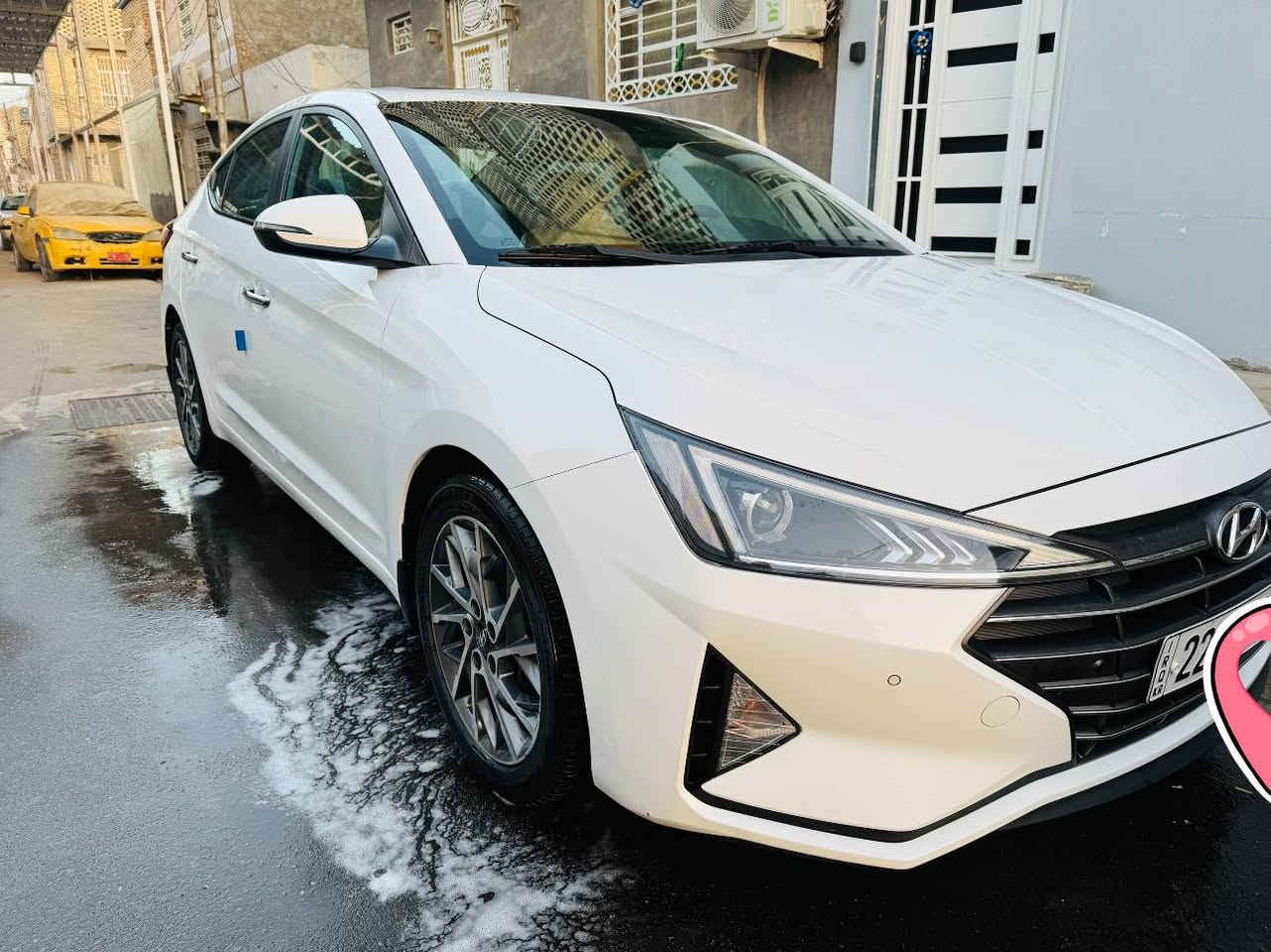 السلام عليكم النترا خليجي رقم اربيل انكليزي بأسم شركة  2020 السيارة فول واحد ع واحد تبريد قطعتين محرك 2000 فتحت سقف مري شفط كامره دواره بالجنطة اصلية ويل كب كروب عدد 5 سبير منازل بصمة كاعيه مغلفه شاشه اصلية تبريد حداديه مكينه كله مكفول بدون فتح بيها باب الوره صبغ اثر دحجه بسيطه وكرت جوه قبق البانزين زغير وبيها 5 حالبوات بالقماره زغار جداً وما مبينات وبالبنيد 3 حالوبات والجنطه ما بيها الدوسه اليمنى مصبوغه بس صبغ طبق الاصل  سيارة احله من الصور 

    عنوان النجف الاشرف قرب مركز الغري للإستفسار ***********
