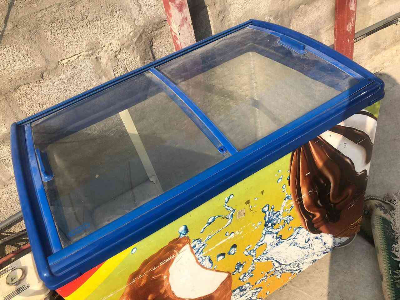 عارضه نضيفه بيه بس تصدعات باالالمنيوم مثل ماموضح باالصوره بسبب تركه عن التشغيل تريد اتصل ***********
