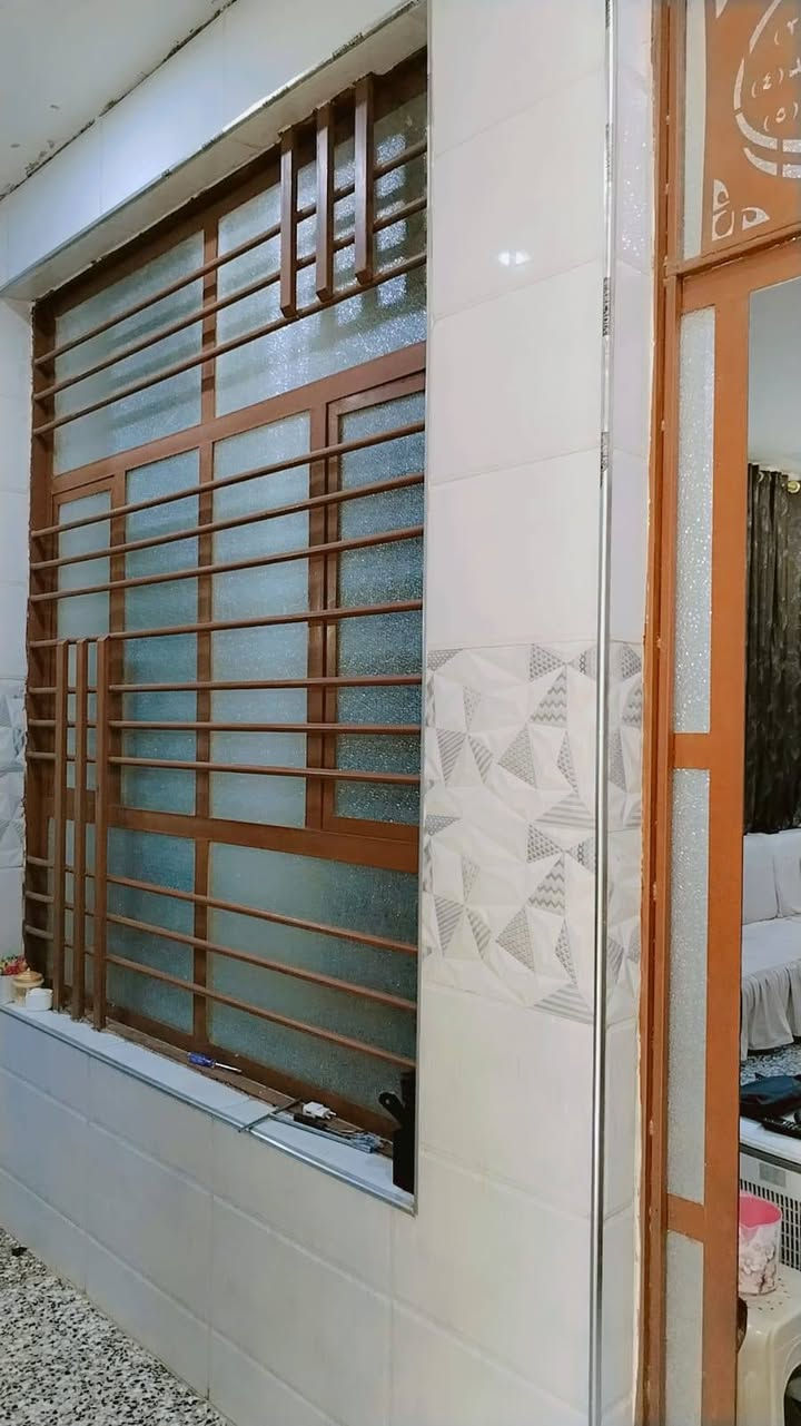 السلام عليكم بيت 75مترر خلفية طابق واحد بناء حديث وكامل كاشي وسيراميك والارضية رفت الرواد الحاكية للبيع او للمراوس بكاع 100 مترر بل رواد او الصابيات للاستفسار ***********
