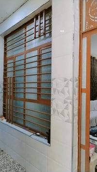 بيت 75مترر خلفية طابق واحد بناء حديث وكامل كاشي وسيراميك والارضية رفت ...