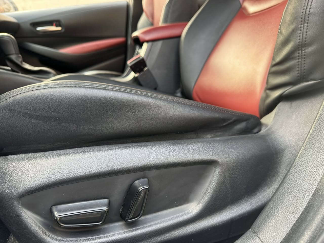 السلام عليكم كورلا هايبرد موديل ٢٠٢٥ السياره مكفوله كفاله عامه السياره زيرو ماخذه ماشيه ٢٤ الف السياره ماخذه زيرو من باركود بأسمي مكاني بغداد السيدية السعر ١٤٨ وبيه مجال ***********
