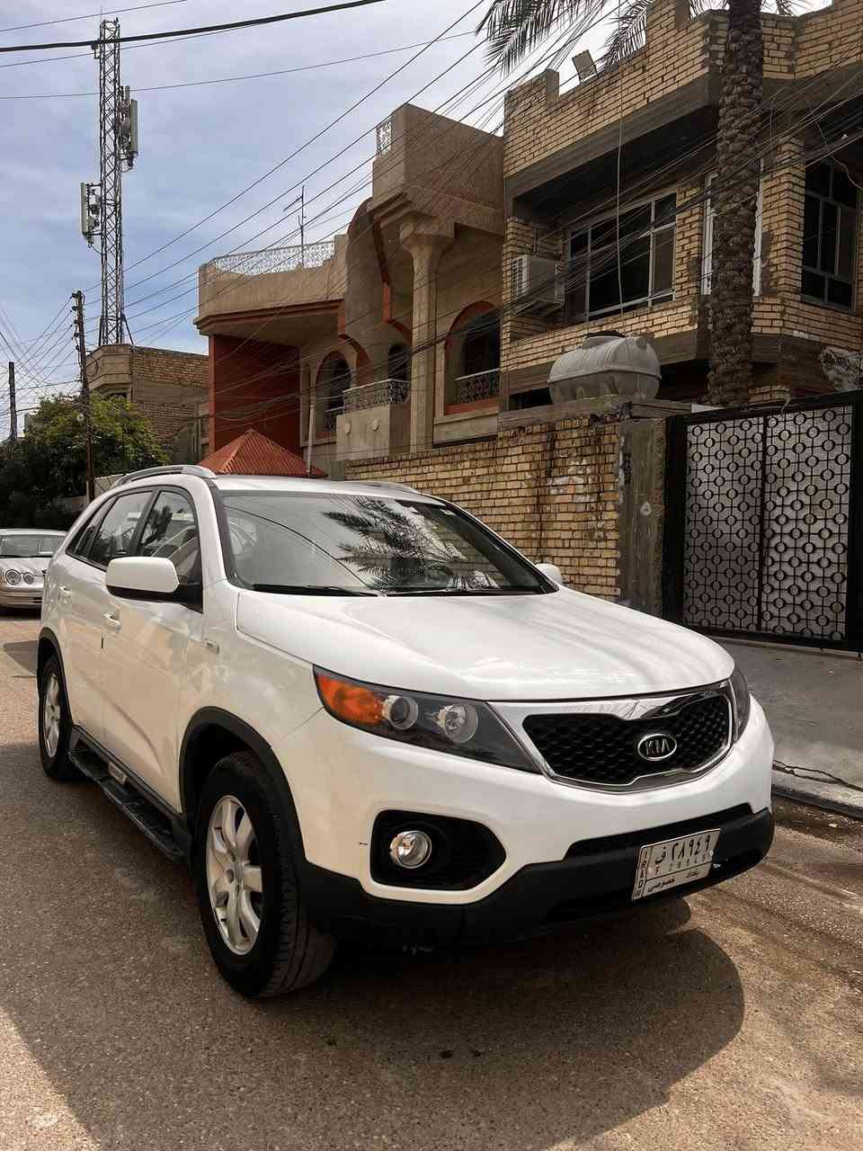 السلام عليكم 
سورنتو 2012 خليجي مكفولة من الصبغ 
مكينة 2400 دوش اربعة سلندر سبعة راكب السيارة من الشركة على ايد وحدة 
كلشش جديدة ماشية 109 الف حقيقي وين ميعجبك افحص  مكينة وكير بلاديات على وضع الشركة 
السيارة جاهزة من جميع النواحي قبل سبوع مسوي صدر خلفي امامي شغل درجة اولى 
السعر 143 
مكاني بغداد 
رقم الهاتف ***********
