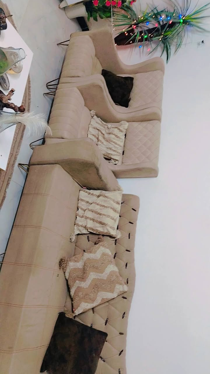 قنفات مستعمله 10 مقاعد سعر 300 العنوان العبيدي رقم ***********
