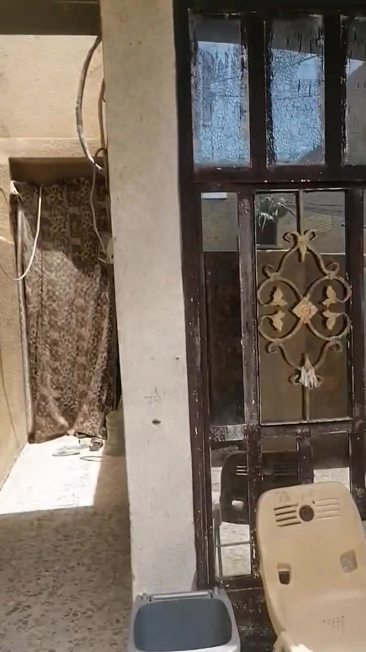 السلام عليكم  دار للبيع 
الزعفرانية زراعي دور الشرطة خلف مول احمد السعيدي  سند صحيح ووكالة ام الصورة يحتوي طابق ارضي 
استقبال 3 × 4
صالة 4 × 4.50
مطبخ 3×3 
منور وحمام 1.25 × 1.50
غرفة منام 4×4.50
الطابق الاول 
غرفة 4×4.50
غرفة فوق المطبخ 
وصالة ودرج فوق الصالة 
وسطح فوق الاستقبال 
مطلوب 70 مليون وبي مجال بسيط للجادين 
انا صاحب الدار 
***********
ابو يوسف
