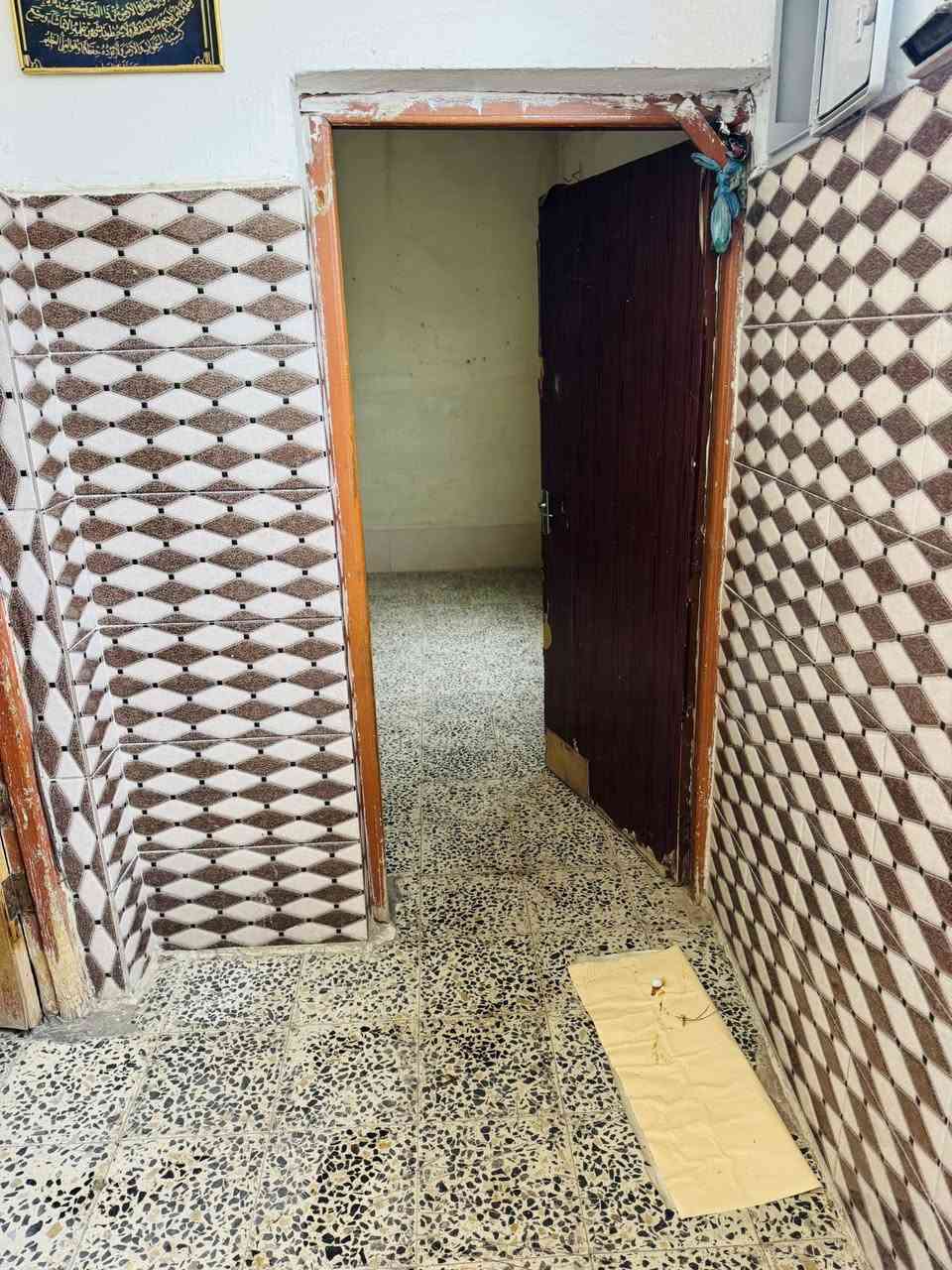 سلام عليكم يوجد دار ليجار حي رساله قرب مدرسه صينيه الجديده قريب علا سوق المساحه ١٠٠ م قاطين يتجر قاط لأول والثاني كلمن بحده فوك معزول بحده بيت نضيف لي يجوه يتجر ٢٥٠ الف اي ستفسار لا تصال ***********
