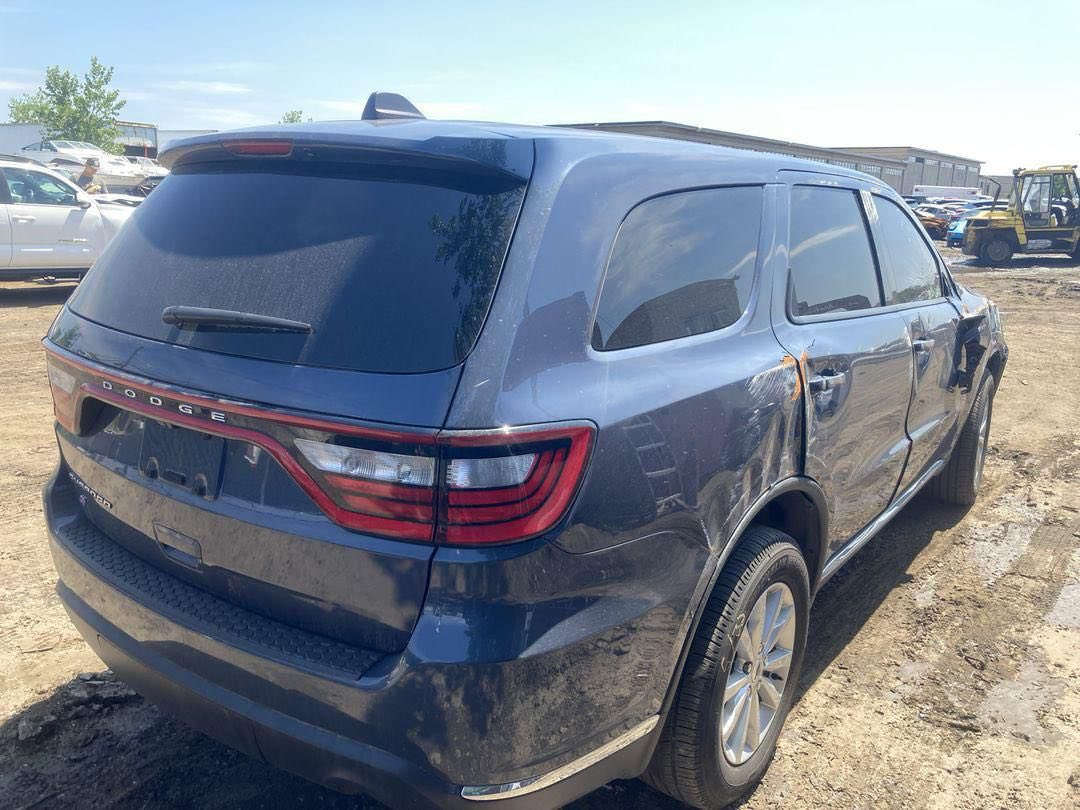 السلام عليكم 
للبيع دورنكو موديل 2020 رقم بغداد محرك 6 سلندر (3600)
السيارة حادثهه موضح بالصور المرفقة بدون تبديل حادث سطحي ايرباك بردة فقط 
السعر (245$)
مكان السيارة حلة 
موبايل (***********)
وشكراً
