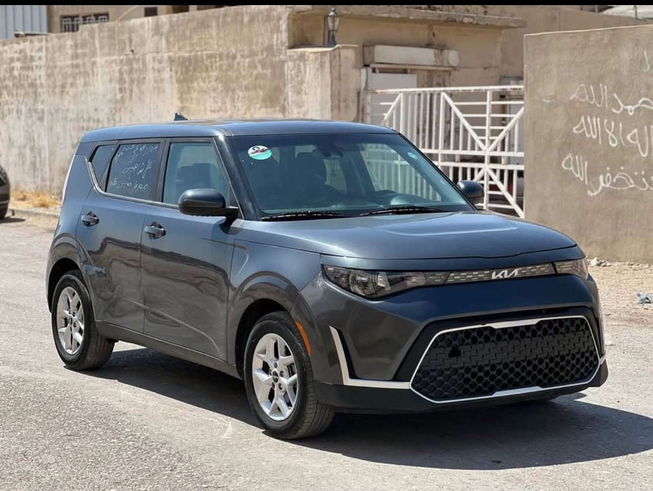كيا سول موديل 2023 
بص  جملغ صبغ  بدون داغلي 
بدون ارباك مو اصفات شاشه كاميره حساس رادار
 تحدي سرعه تحدي ستيرن 
سعر 135 ورقه مجال مكان اربيل 
*********** اكر, نينوى
