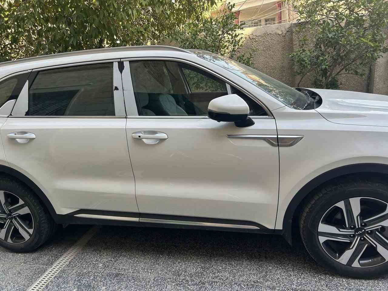 سورنتو ٢٠٢٣ ماشيه ٣٦ الف مكفوله كفاله عامه 
اربع كامرات فور ويل فول واحد على واحد ضمان الدوليه من هيه زيرو على ايدنه السعر ٣٢٥ 
للاتصال ***********
