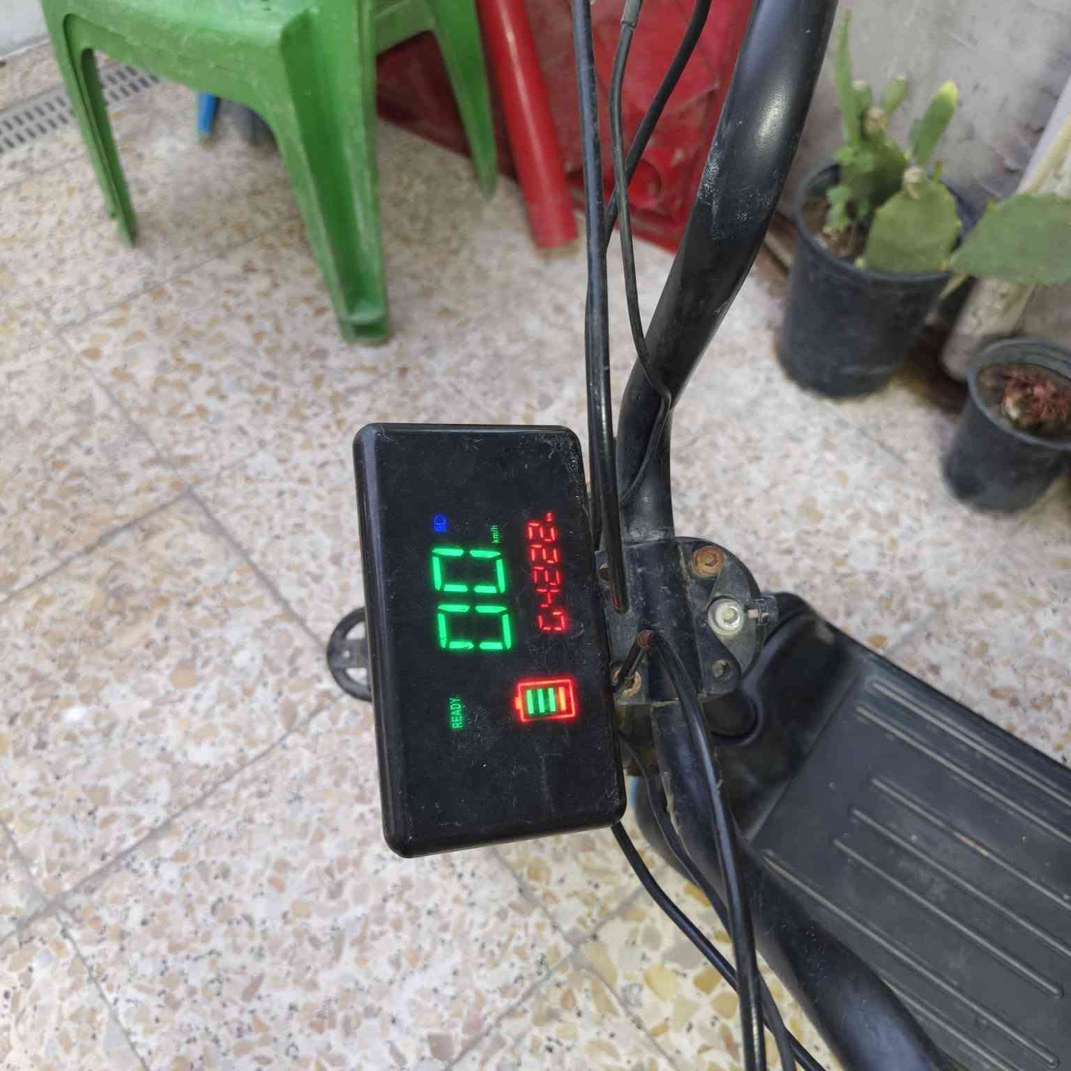 سلام عليكم
دراجة شحن 🔋⚡
دراجة شغالة فقط حساس السكليتر واكف 
المكان الشعب شارع الأسواق المركزية 
للتواصل ***********
السعر :125 بيهة مجال بسيط
