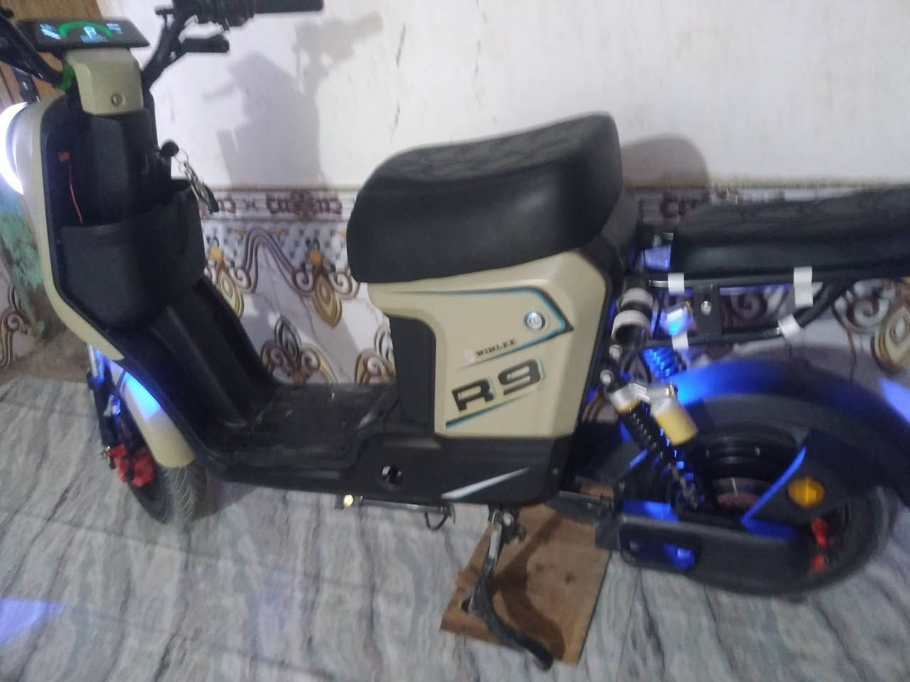 دراجه شحن ار 9 للبيع دراجه حلوه ونضيفه
تحتوي عله اسويجين وبصمه وكارت وبطاريات 22 امبير الوحده السعر 450 وبيه مجال الاستفسار عله هاذ الرقم ***********
