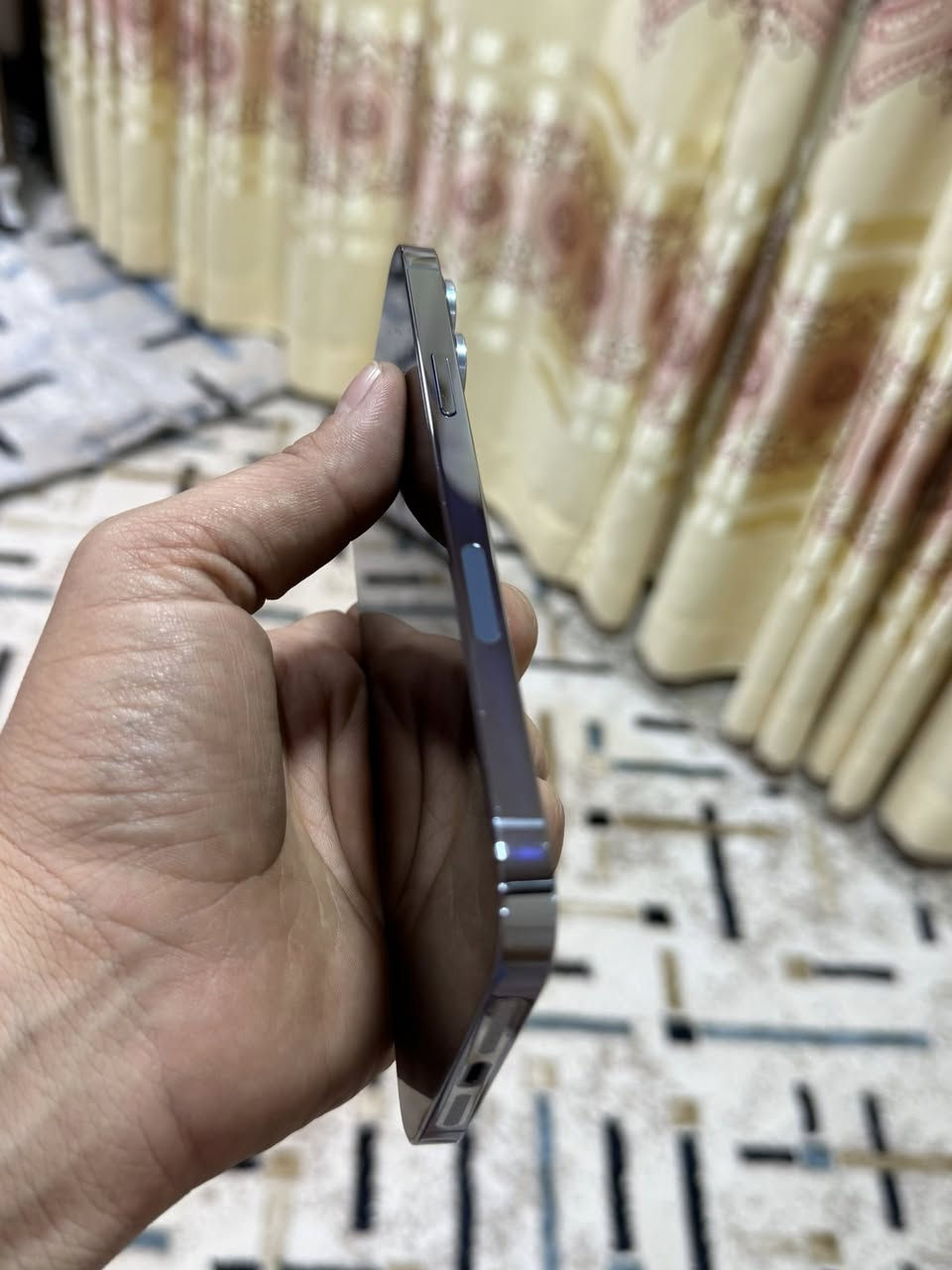 ايفون 13 برو ماكس
ذاكره 256 
بطاريه 84 
نموذج M امريكي
نضافه 95‎%‎ 
الجهاز ما مفتوح وتر بروڤ
السعر 665 الف 
***********
