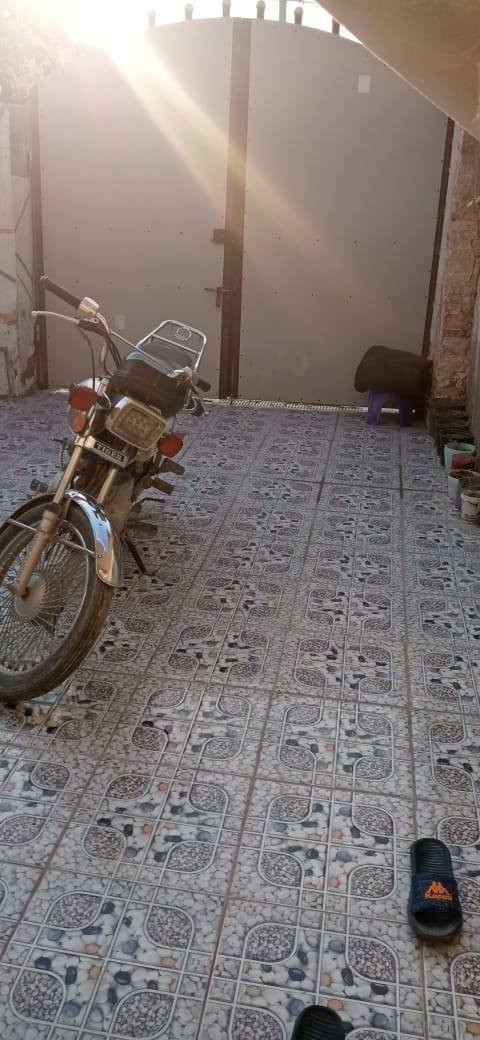 السلام عليكم عندي دار للبيع المساحه الكليه125 متر طابو زراعي سند 25 تحويل مباشر باسم المشتري متوفره كل الخدمات بكرلي قرب قاعه الحديد ابوبسام الا ستفسار مراجعه مكتب عقارات الحسام اتصل على رقم الهاتف *********** (48) وبي مجال
