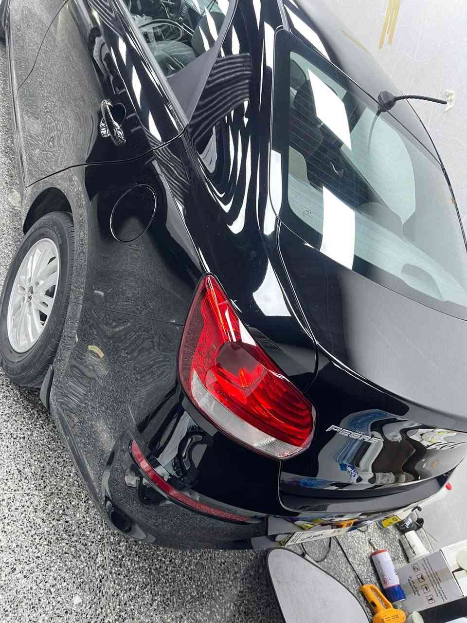 السلام عليكم سياره بيه بس بنيد صبغ فقط موديل 2024سياره بغداد رقم نكليزي جديد السياره كوليش جديده ريده 11وبيه مجال قليل وبكاني بغداد***********
