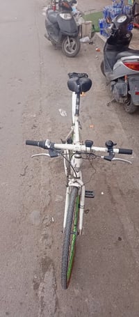 بايسكل للبيع  نضيف مال سباق بي ٧سرع كلشي بي شغال نضافة٪100 السعر ١٢٥ م...