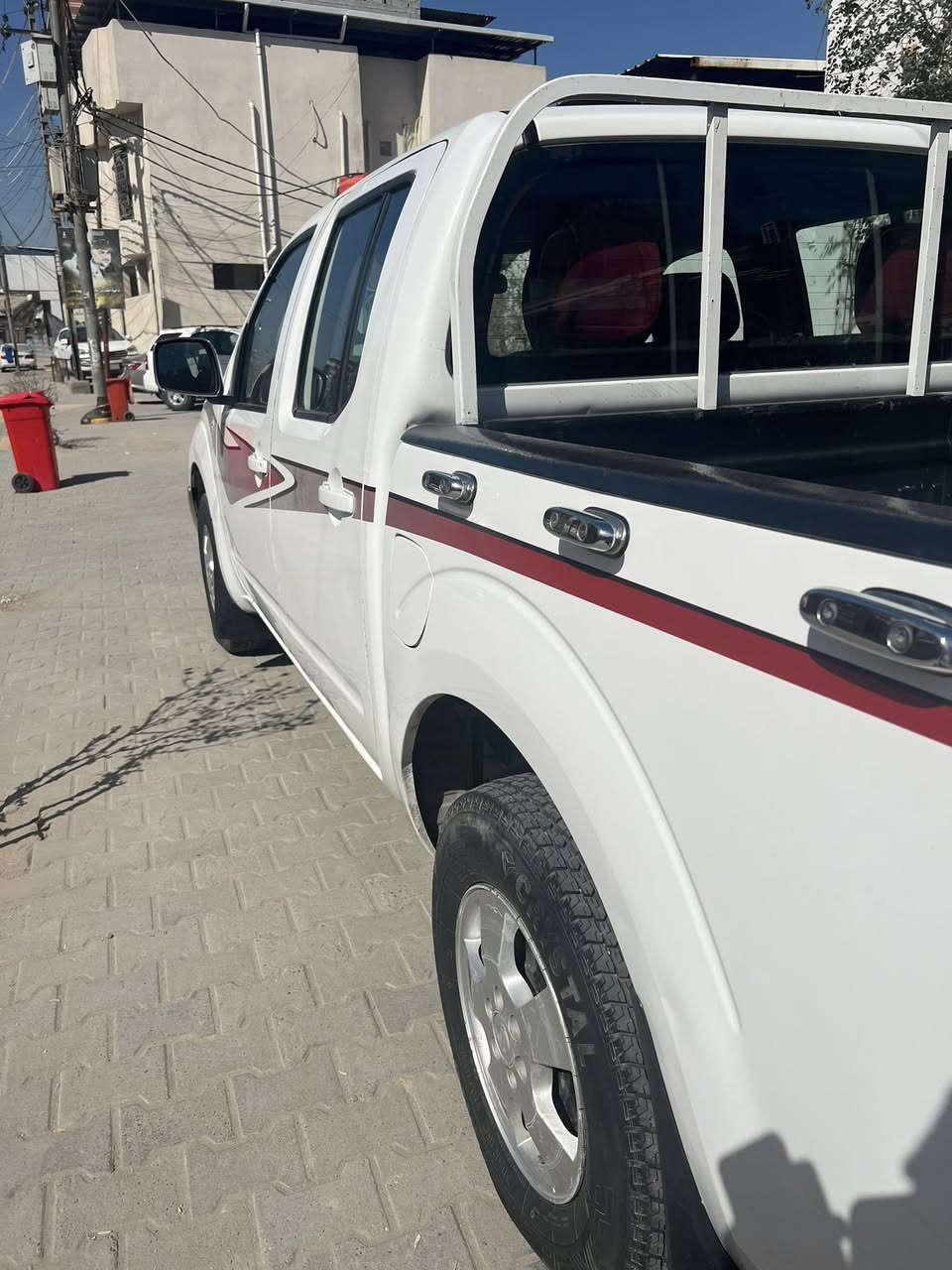 نيسان نيفاره مديل 2014
كير اوتماتيك رقم أربيل 
تخم تاير 
تبريد تتفه 
محرك مجفت 
سنويه مجدد 2030 
هزه جديده 
سعر 120 بيه مجال قليل 
***********￼
