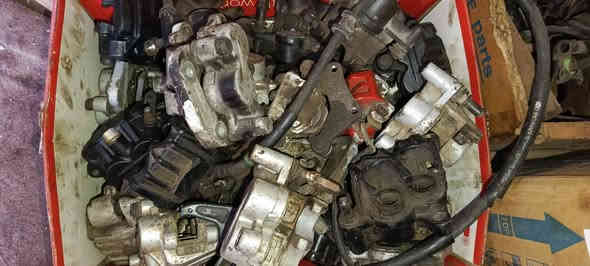 السلام عليكم....
عدنا مجموعه غراض تفسيخ متنوعة... 

🔴عدادات بوكسر تفسيخ ومستعملة
🟢اشارات بوكسر وايراني تفسيخ ومستعملة
🔵فج بريك بوكسر تفسيخ لاصحاب المصلحين 

🔴كابريتات بوكسر مستعملة وتفسيخ

🔵كاور بوكسر مستعمل 
🟢دبلات بوكسر مستعمله
🔵كويل ياماها جدد مامستعملات
🔴زناجيل بوكسر نظيفة  مستعمله للبيع
***********
