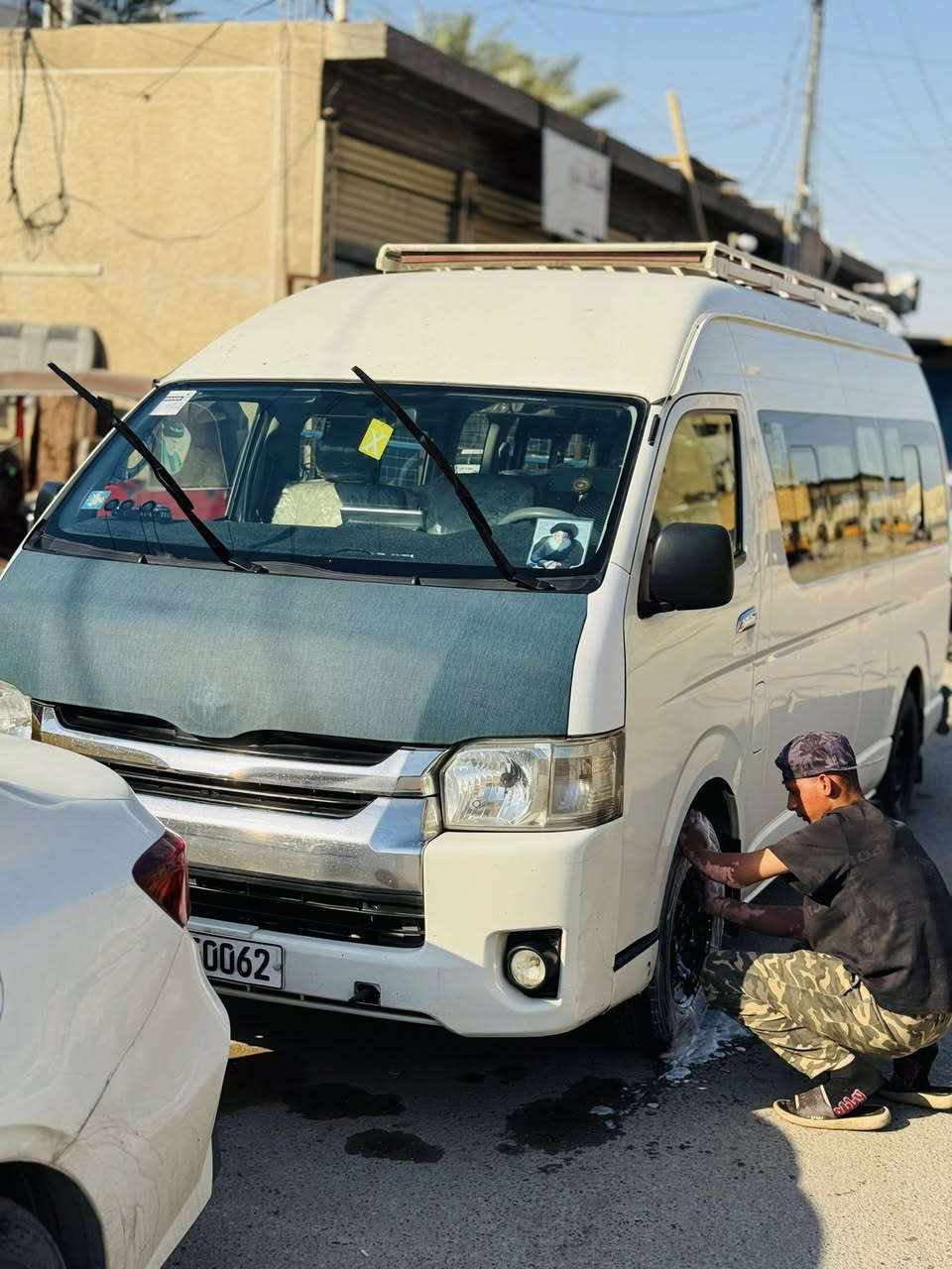 السلام عليكم هايسة موديل 16 شهر12 دوشمة جديده   سيارة بيها بس هذة جوة باب السلايت  و كير و محرك كفاله تبريد  الخاص مغلق ***********
