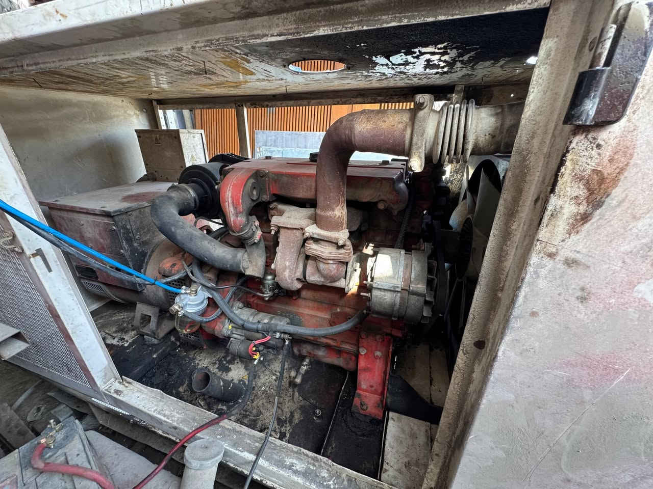 مولد بيركنز انكليزي اصلي مو صيني ما مفتوحه تشغيل اوتو وحمايه نضام كامل 45 كيفي تشدله سوبر تصير 65 اربع سلندر 
جاهزه السعر 40 وبيه مجال الاتصال *********** وتساب
