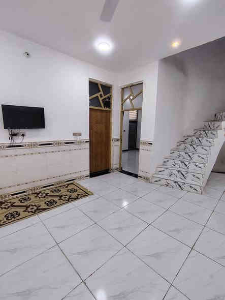 بيت للبيع كوت حي الحكيم شارع بيت عطوف مساحه 275متر على نفس الشارع بناء حديث بلوك اساس طابوك سكف صب خدمات ماء كهرباء مدارس مرقم من قبل بلدية واسط 
يتكون من ...غرفتين نوم..هول..مطبخ..استقبال..مجمع صحيات داخليه وخارجيه..كراج ..حديقه..محل..
السعر خاص.       ***********
