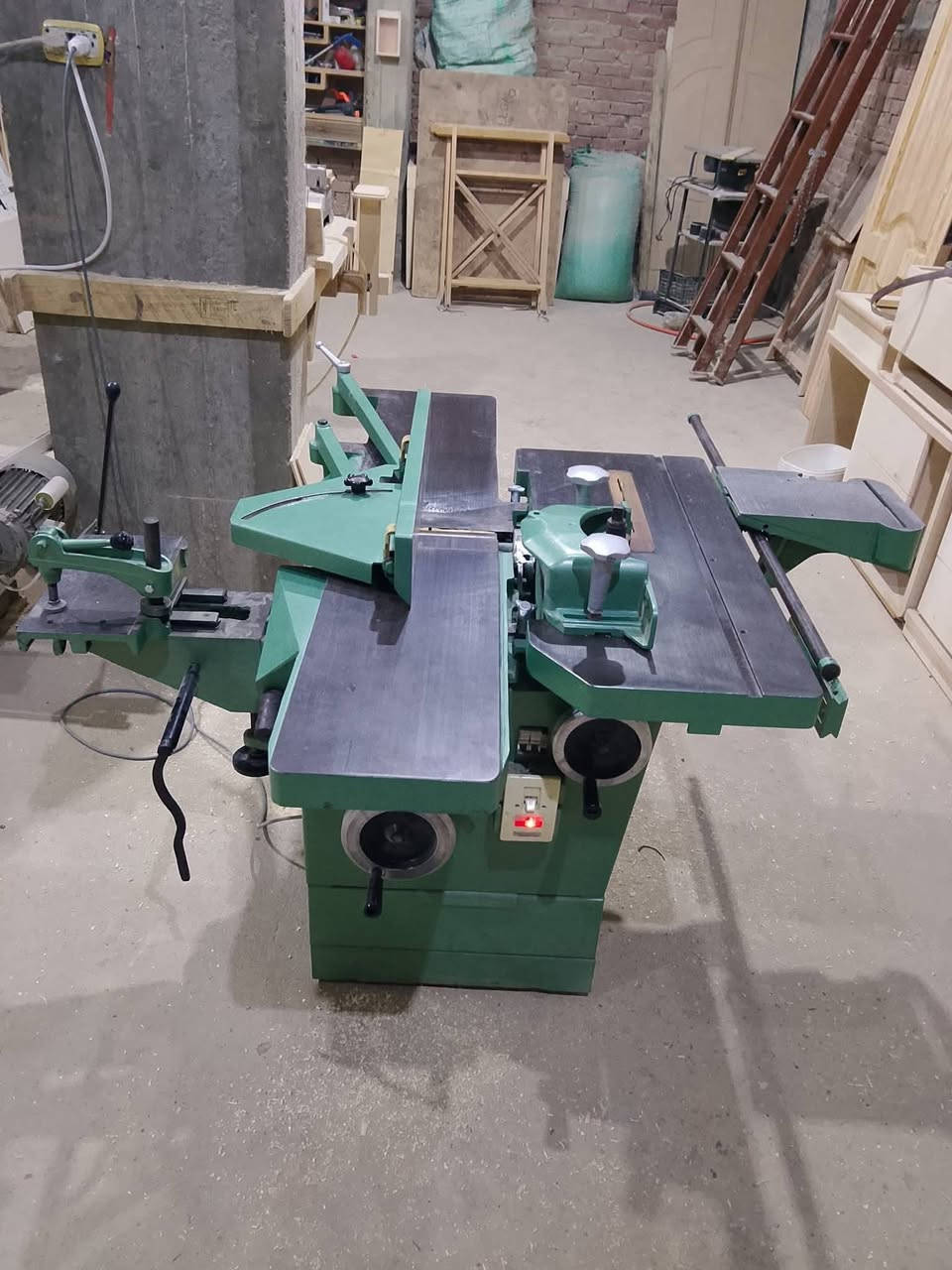 سلام عليكم
مجموعه ايطالى 5 عمليات 30سم كهربا 220 سي 35 شراي يخابر***********
