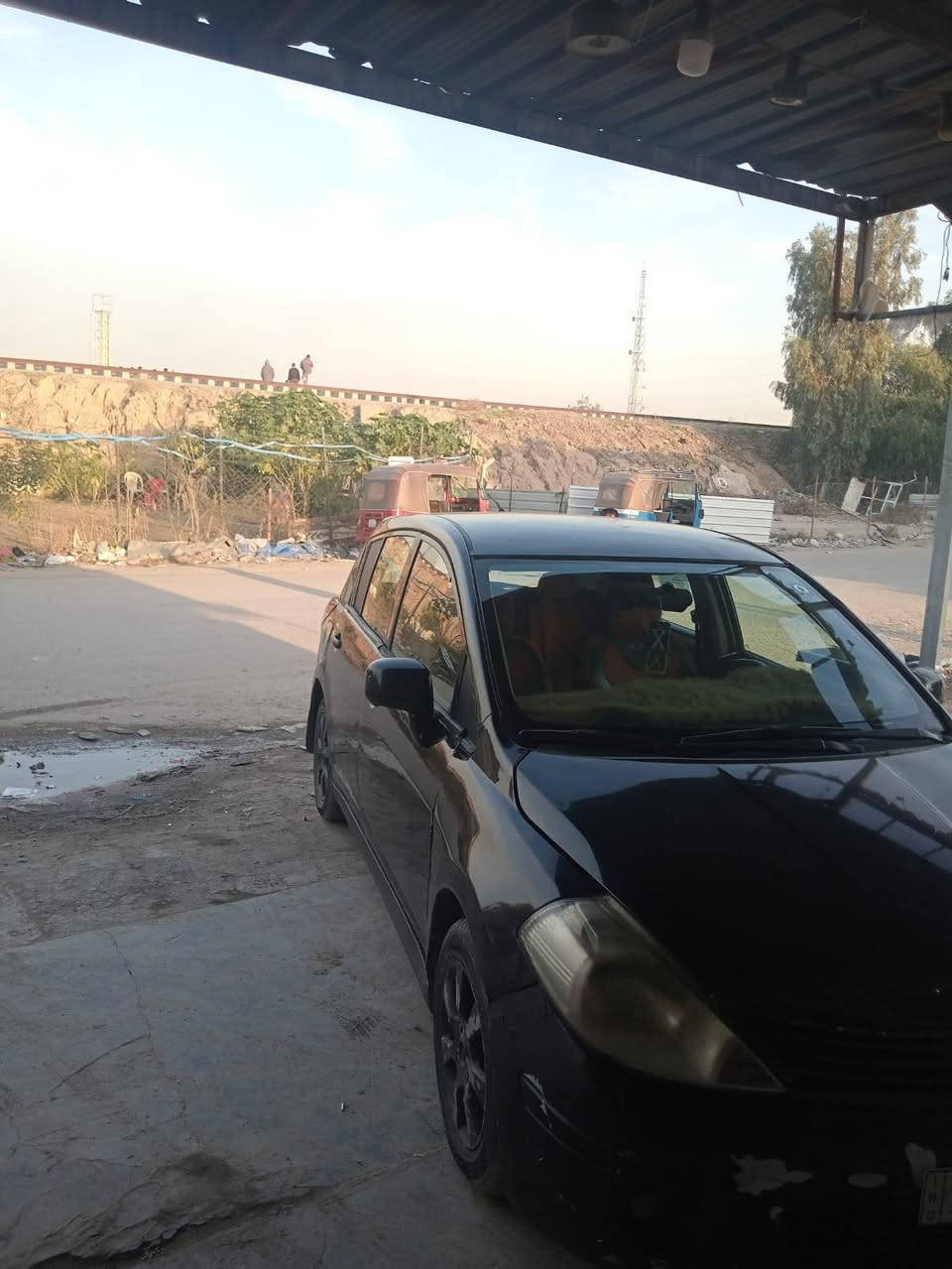 السلام عليكم عندي سياره نيسان فيرسا موديل 2008 سنويه بسمي سنويه لنهاية سنه 2030 مشروع وطني مكينه وكير مكفولات محرك 2000 باتري جديد تبريد شغال شاشه شغاله كامره صدر جديد سيارة كامله من كلشي مابيها اي نقص السعر 
60 وبيها مجال بسيط العنوان التاجي ابو عضام قرب البانزين خانه مال نايف رقم الهاتف ***********
