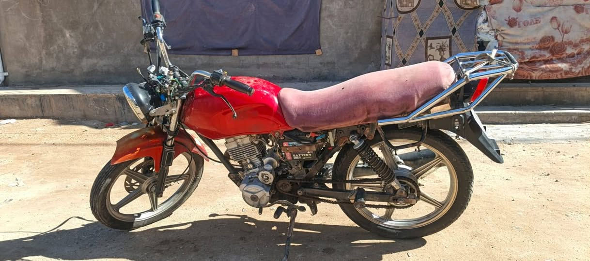 السلام عليكم شباب 
دراجة دايوان حمرة للبيع موديل 17 كلك كلك كلك بس مكفولة من السرقة اوراقها ضايعة الدراجة كلش قوية مال شغل تاخذك وتجيبك السعر 250 وبيها مجال قليل حك الجية اي استفسار هاذ الرقم.....  ***********
