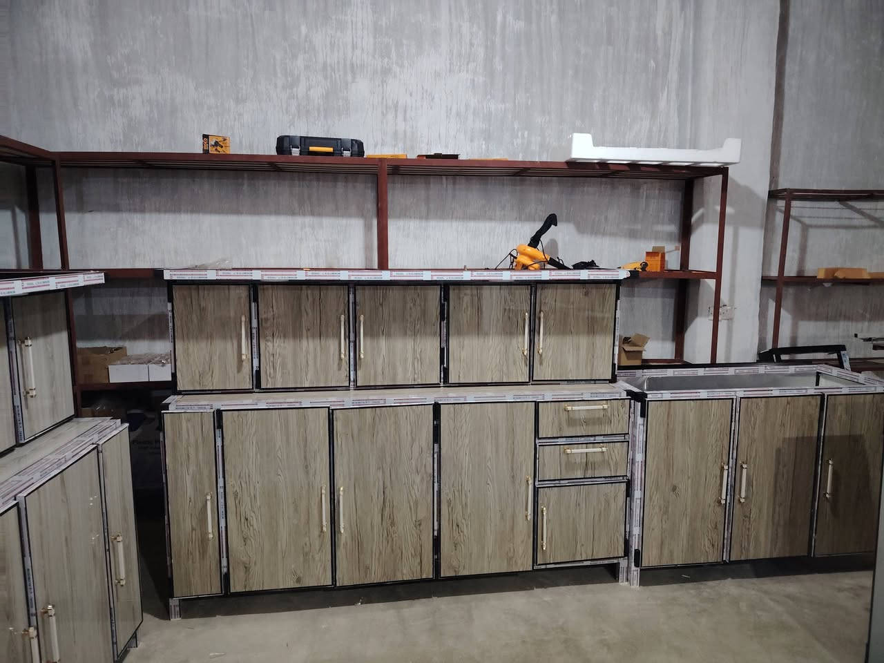 معمل القمة لألنيوم التركي 
تميز الآن مع أحدث موديلات المحجلات والكاونترا والشبابيك التركية 
تصاميم عصرية + متانة عالية + أسعار تنافسية 
إدارة غيث: ***********. كاونتر سوك جديد سعر 450
