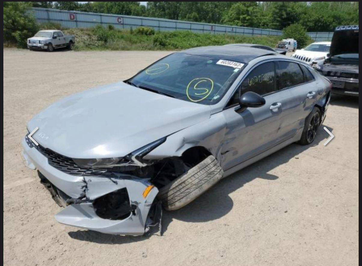 السلام عليكم رمضان كريم ❤️

K5
 جيتي لاين GTline (فول مواصفات) رقم شمالي تحويل او وكاله خادم

لون اسمنتي المميز
داخل جلد احمر مع تدفئه
فتحة سقف بانوراما 
تشغيل بصمة + تشغيل عن بعد  + بصمه ابواب
تتميز بنظام صوتي فاخر
خمس انظمة قيادة
كرسي كهربائي 
شحن لاسلكي
كامره دوارة 
تحكمات
لدات داخل وخارج متغير عن طريق التليفون

📍مواصفات 1/1 معروفة مواصفات الجيتي لاين📍

رادار - شاشة كبيرة لمس - استيرن حرف D - بانوراما - كشن تدفئة - استيرن تدفئة - كاربلاي - شاحن لاسلكي 

❗️|| هواي بيها مواصفات بالشاشة || ❗️

السيارة ماشية ( 44 الف ميل ) ضررها خفيف موجود بالصور

السيارة جاهزة ما بيها اي نقص دهن جديد ما عابر الف ميل 

السعر ( ١٨٠) وبيها مجال


**إذا كنت صاحب هذا الإعلان وتريد حذفه لأي سبب، رجاءا أرسل رسالة إلى الدعم الفني**