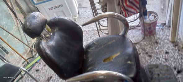 كرسي حلاقه شغال بس دوشمه .
مدينة الصدر 
***********
