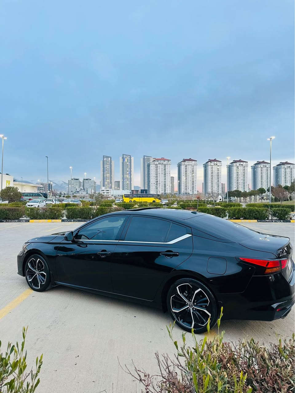 ‎نیسان ئەڵتیما ئێس ئاڕ پڵەس ٢٠٢٤ 
‎ بێ دەبڵ ئەکسل 
‎١٢هەزار مایل ڕۆشتووە 
‎مواسەفات فوول 
‎کوشن هیتەر سوکان هیتەر 
‎سڵاید ٥ کامێرە 
‎پێشەوە و دواوە ڕادار ئاوێنە ڕادار 
‎شاشە گەورە برێک بەسمە ئۆتۆ هۆڵد شەغال 
‎تحدید سورعە گێری سەر سوکان 
‎داشبوڵ کاربۆن فایبەر زۆر مواسەفاتی تر 

‎١ پارچە بۆیاخە بێ ناوگرتن 
‎بێ ئەرباگ     
‎ڕادێتەر و شانسی بەدەنە هەمووی بەشەرت بیلادی 
‎گێڕ و مەکینە بەشەرت نەکراوەتەوە  
‎سەنەوی و پلێت تازەیە تا ٢٠٢٩ 
‎بە شەرتی تەحویل و غرامە 
*********** 
سعری ١٨٤وەرەقەو کەمێک مەجال
شوێن سلێمانی السليمانية, العراق
