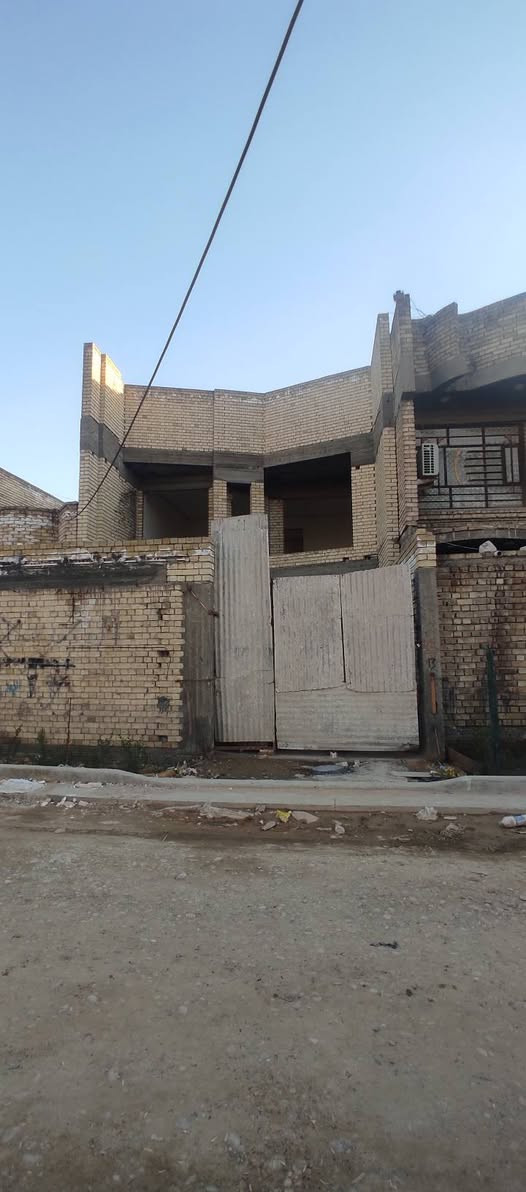 سلام عليكم توفر عندي بيت زراعي سند 25 سند وكاله موجودات على طابو الخلاني مساحه البيت 188متر جبها 7ونص نزال 25 بناء حديث 2026 البيت بي5غرف البيت كامل عوزه شي بسيط بيبان وشبابيك وكاشي شغل البيت بواري خلاطات شغل تركي درجه اولى منطقه كامله كل الخدمات مي مجاري كهرباء ماعده تبليط قريب جدا موجوده ارصفه موقع البيت البلديات الضباط خلف الصحفيين اقرب نقطه داله مدرسه زين القوس منطقه حي الامير الاستفسار اكثر ***********رد واتساب ماسنجر اخوكم حسن للعقارات
