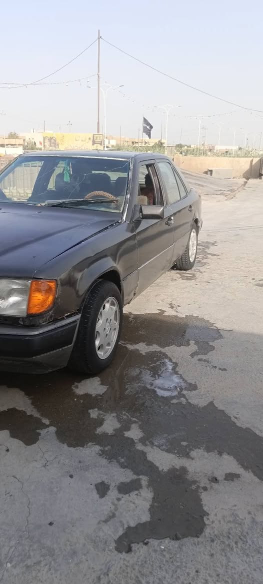 مارسدس دب..
رقم صدامي
محور 2500
راعيها موجود
حداديه كدام جديده-عربانه نص عمر_تخم تاير جديد 
موديل 1989
كهربائيات كلها شغاله من الطول لطول
مكاني ناصريه لاسكان الصناعي حي الجوادين
***********_واتساب***********
