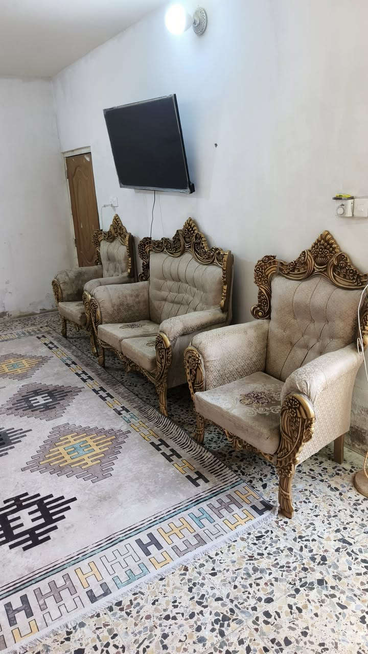 تخم عشر مقاعد نضافه ١٠٠ بدون ضرر السعر 450 العنوان بغداد البلديات ***********
