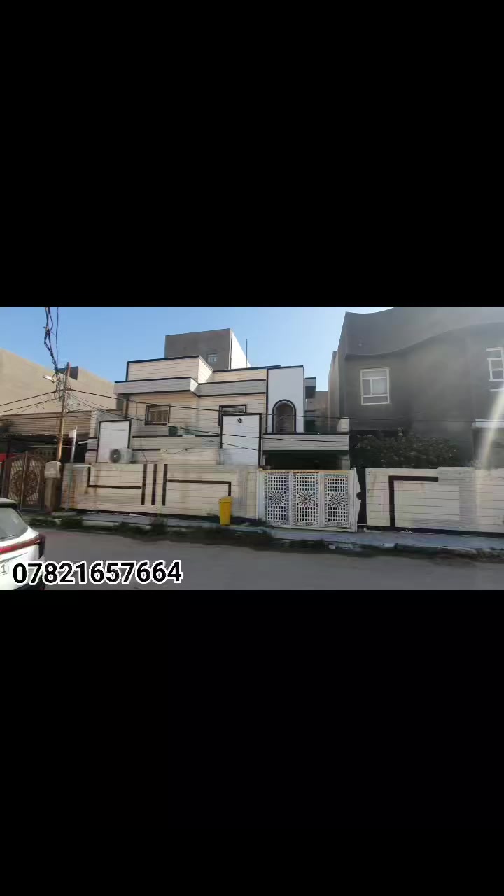 #بيتين_في_حي_الحسين_15_خلف_آل_سويهي (الاربع سايدات) 

#البيت_الأول_مساحة_210م
4 غرف وصالتين ومطابخ عدد 2 وصحيات عدد 3 واستقبال 
بناء تسعينات مرمم بالجديد نضيف جدااااااا 

#البيت_الثاني_مساحة_190م (نظام مشتملات) 
بناء 2022 مشملات كل مشتمل معزول عن الثاني 
بابين من الخارج 

_____________________________________
#ملاحظه 
البيوت حصريأ لدى مكتب الجنوب للعقارات  قبل لا تروح للبيت 
راجع المكتب او اتصل *********** حتى لاتقع في احراجات

المكتب بأدارة المهندس م.حسين الشمري
