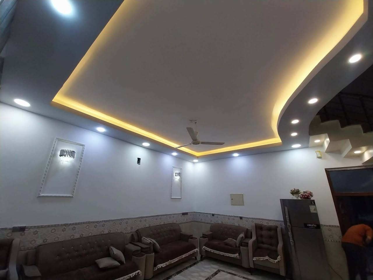 � بيت للبيع – بناء جديد وموقع مميز 🏡
📐 المساحة: 200 متر 

🔹 مواصفات البيت:

* غرفتا نوم

* صالة

* استقبال

* حوش كبير

✅ بناء جديد ومميز

✅ جميع الخدمات متوفرة (تبليط، كهرباء، ماء، ومجاري)

✅ يقع على شارع رئيسي، مما يجعله مناسباً للسكن أو الاستثمار.

📞 للاستفسار والمعاينة:

مكتب علاء التميمي للعقار والخدمات المالية

***********-***********

موقع البيت حي الحشد

✨ فرصة مميزة لامتلاك منزل حديث
