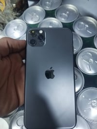 ايفون 11برو ماكس مغفول ايكلود لسعر 150وبي مجال بسيط 07506117196