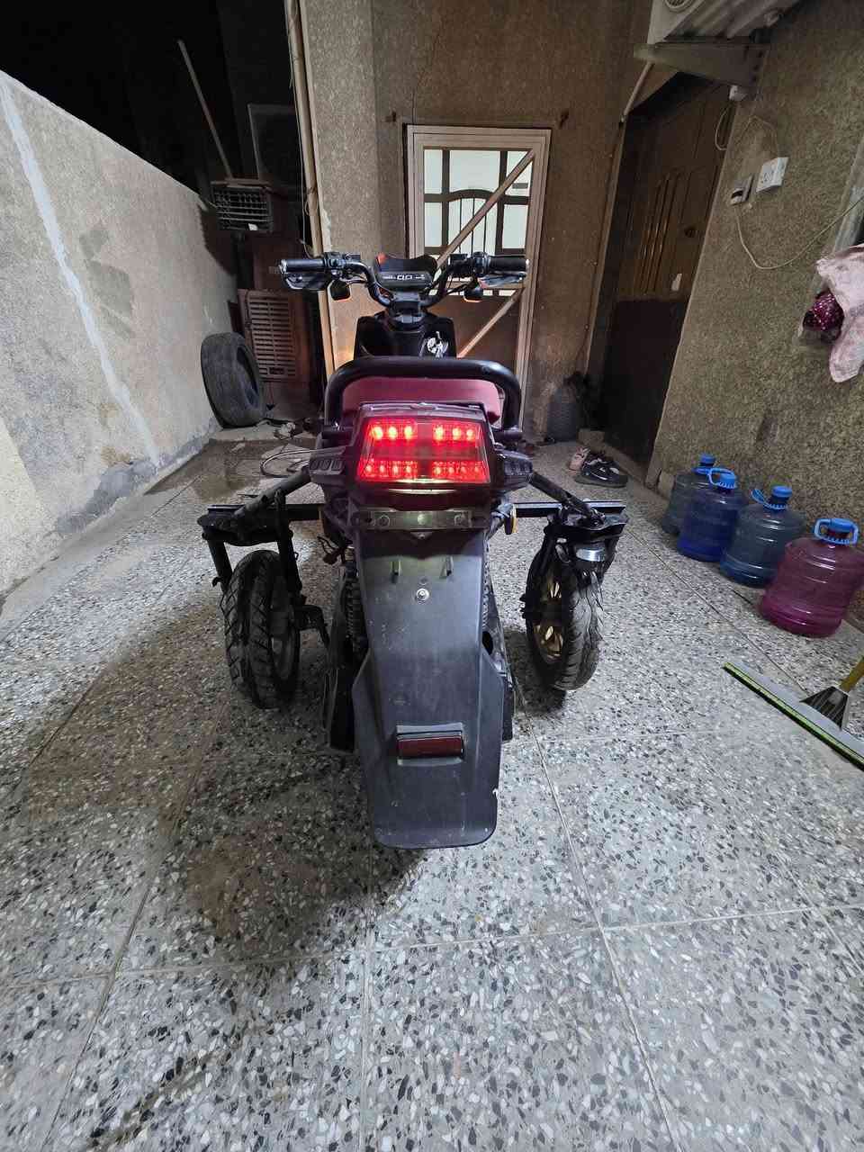 السلام عليكم للبيع دراجه شحن شتريته لشخص معوق ومعرف يسوقهه وهسه للبيع واليشتريهه يكدر يلغي التحوير بسهوله السعر قفل 500 بغداد مشتل  ***********
