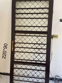 باب ثقيل • ٩٠×٢٢٠ سم • توصل مكاني