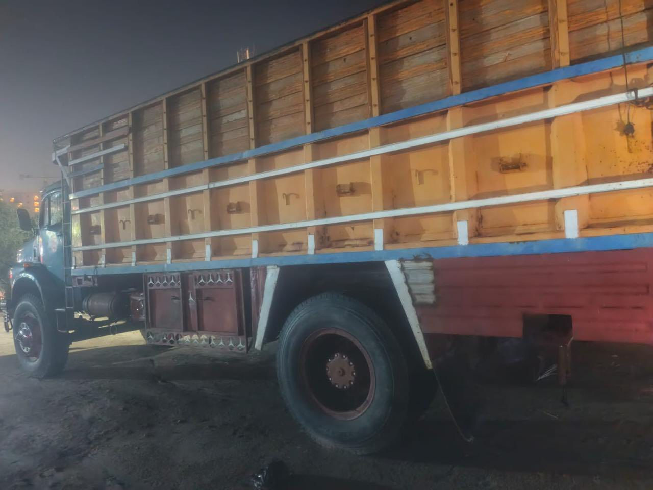 سلام عليكم 

قجمه موديل 1980 بدي 
محرك ٥٥ كير ٢٩ اكسن نص جيف 

السياره جديد ماشاء الله وبسامينه رقم نينوى وسنويه جديد 

مكان السياره النجف الاشرف 

 ***********
