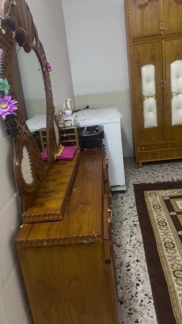 السلام عليكم غرفه نوم للبيع مستخدمه فقط 4 اشهور مليون ونص وبيها مجال ***********
