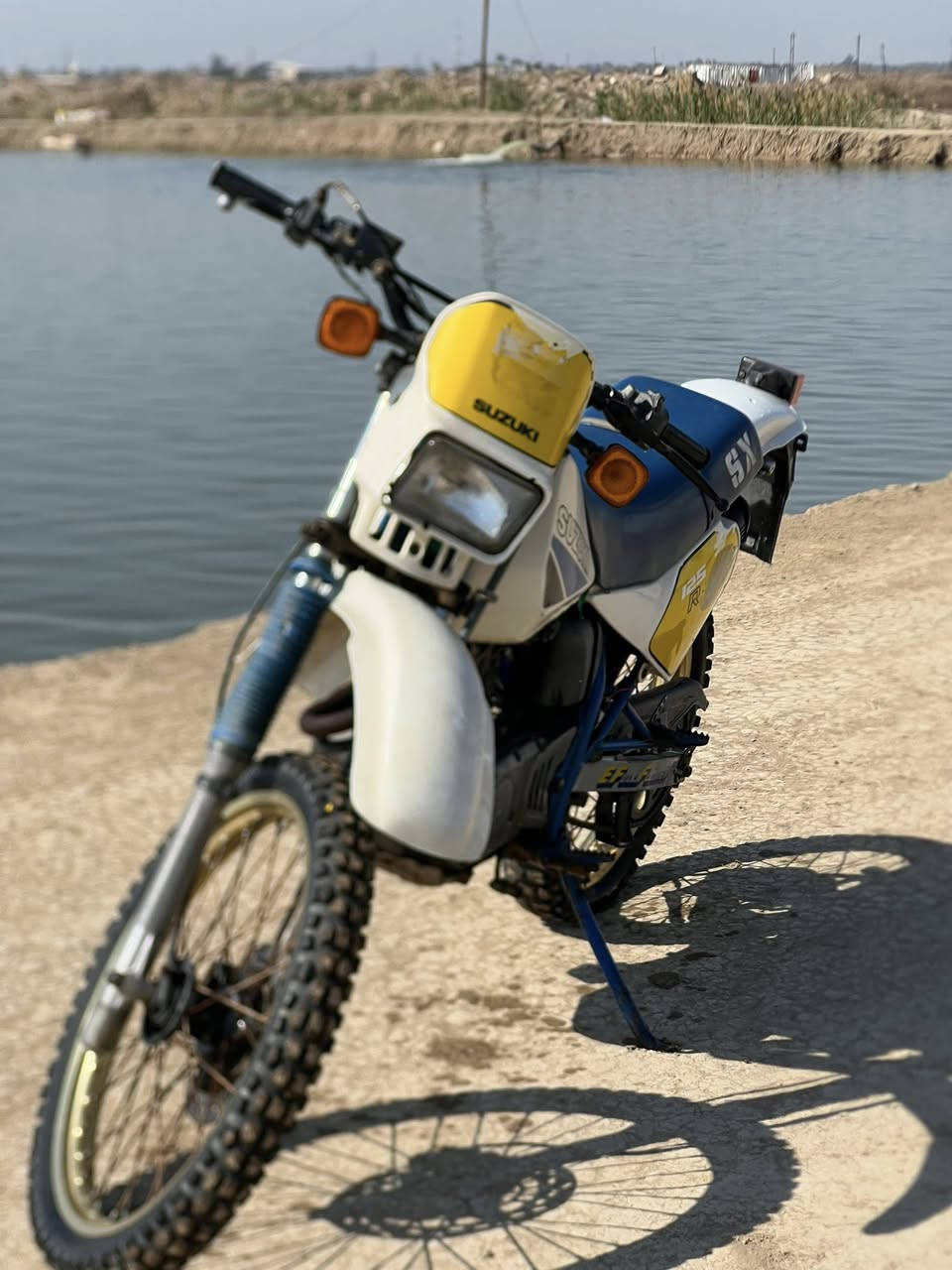 سلام عليكم دراجه Suzuki Sx 125 R قفاز للبيع موديل 1998دراجه نضيفة محرك نضيف خير من الله أوراق كامله من كلشي السعر 950 وبيها مجال للطيبين المكان بغداد المشاهدة رقم الهاتف ‭0780 767 5479‬
