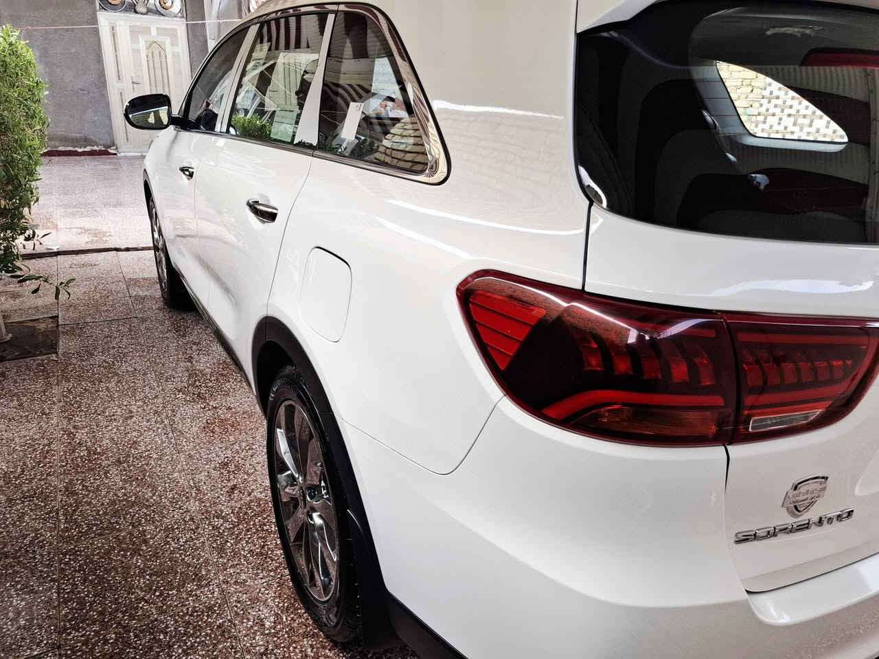 كيا سورنتو موديل ٢٠ خليجي مواصفاتها بصمه بانوراما معروفه رقم بغداد مكينه ٦ سلندر رقم بغداد ماشيه ٤٤ الف حقيقي للاستفسار الاتصال عالرقم *********** او خاص اخوان السيارة حيل جديده ونظيفه
