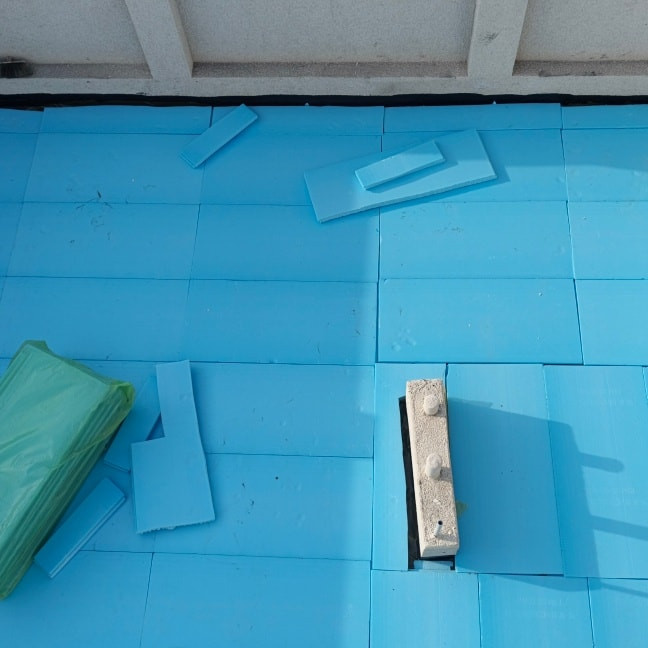 تطبيك الاشتايكر وترميم السطوح القديمة   
والعمل يكون حسب الطلب والمواصفات 
1_العمل بدون عوازل ويتضمن .
الفلانكوت 
والزفت الحار 
والزميج والاشتايكر 
سعر المتر 15الف كرسته وعمل كامل.
2العمل بل عوازل ويكون السعر حسب نوع العوازل المطلوبه 
أولاً الفلين العراقي كثافة 3C m سعر المتر 17الف كرسته وعمل كامل التسليم.
ثانيا الفلين العراقي المضغوط عالي الكثافة كثافة 5C m سعر المتر 19الف كرسته وعمل كامل.
ثالثا الفوم كثافة 3C m وضعط عالي سعر المتر 21 الف كرسته وعمل كامل.
رابعا الفوم كثافة 5C m عالي الضغط سعر المتر 24الف كرسته وعمل كامل.
ملاحظة!! جميع ماذكر اعلاه عوازل للحراره.
3قلع واعادة الماستك سعر المتر 3الاف واي اصلاحات اضافيه مثل تبديل اشتايكر متضرر او امور اخرى تضاف الى سعر اي يعتبر ترميم.
للاستفسار الاتصال بلارقام التالية.
***********
***********
***********
او مراسلة الرقم على الواتساب فقط
