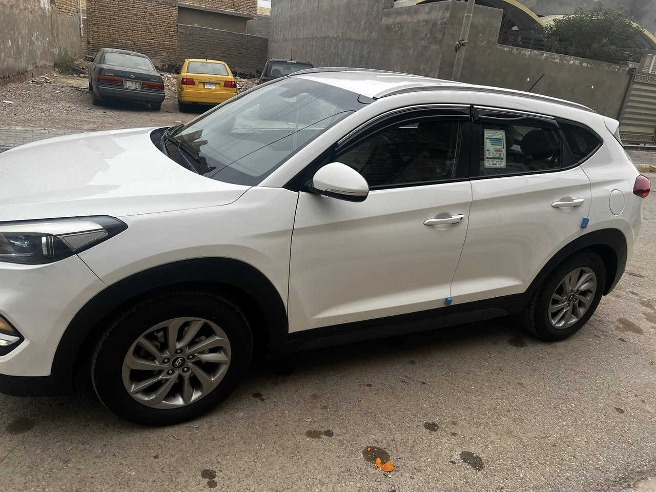 السلام عليكم للبيع او مراوس حسب القناعه توسان موديل ١٦ امريكي حادثها تبديل بنيد اصلي ابيض نفس الون  بدون دواخل لاشاصي ولالغد السياره بدون صبغ مكينه وكير عله وضع الشركه ماشيه ٩٣ الف كيلو سنويه ورقم مجدده انكليزي مكان السياره واسط الكوت مركز المدينه السعر ١٥٨ للأستفسار ***********
