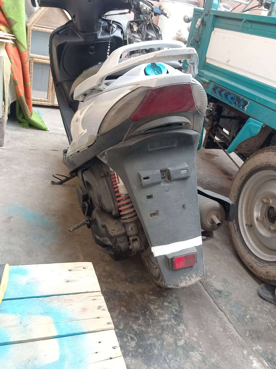 السلام عليكم دراجة للبيع السعر 300الف المكان بغداد


**إذا كنت صاحب هذا الإعلان وتريد حذفه لأي سبب، رجاءا أرسل رسالة إلى الدعم الفني**