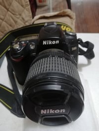 عندي كاميرا نيكون D90 شغاله وياها بس الرام والشاحنه سعرها 225 الف مكان...