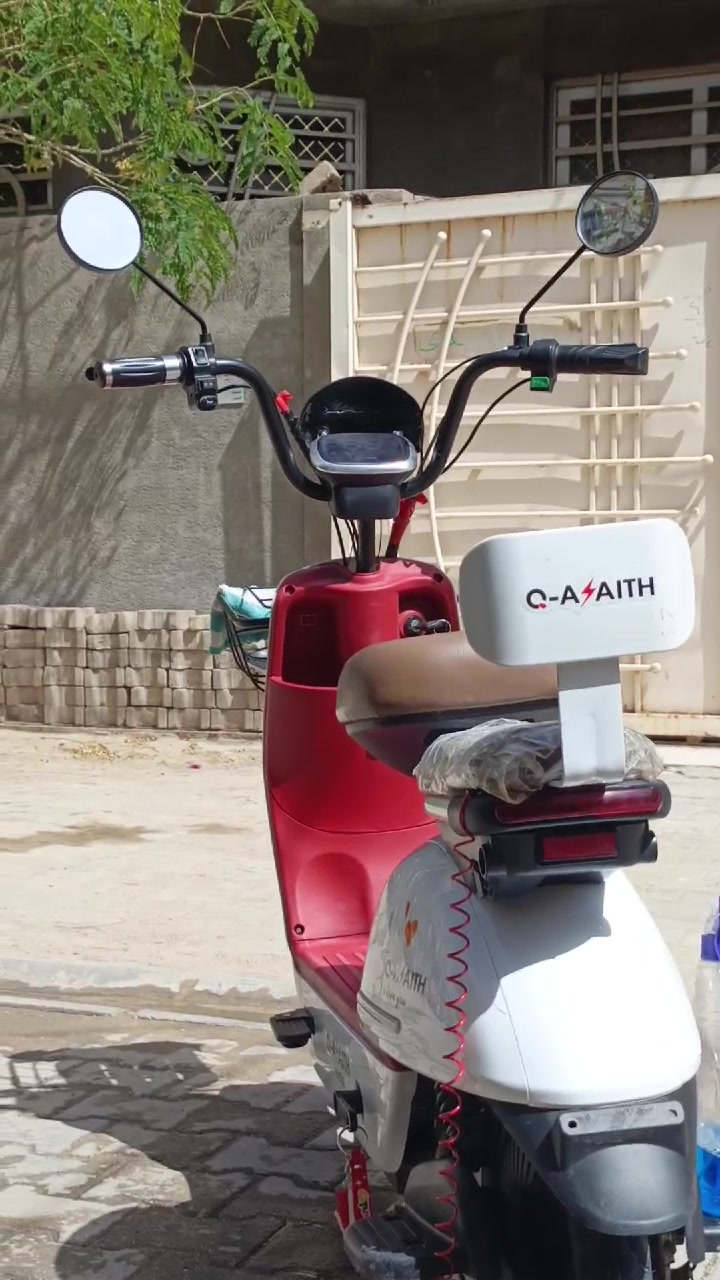 السلام عليكم باسكل شحن حجم 14فول مواصفات بصمتين وسويجين وكارتين وبي قفل تاير لايت زنون اشاير يمنه يسره هورن شغال دواسات اماميه  وخلفيه  كهربائيات كله شغاله بطارياته 4
 جدد وبي 4 سرع سرعته 90 حقيقي45 السعر 300 وبي مجال العنوان كربلاء للاستفسار ***********
